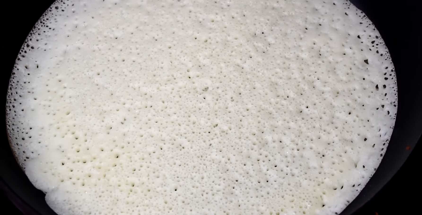 Тонкие блины на кефире с дырочками-Шаг 7