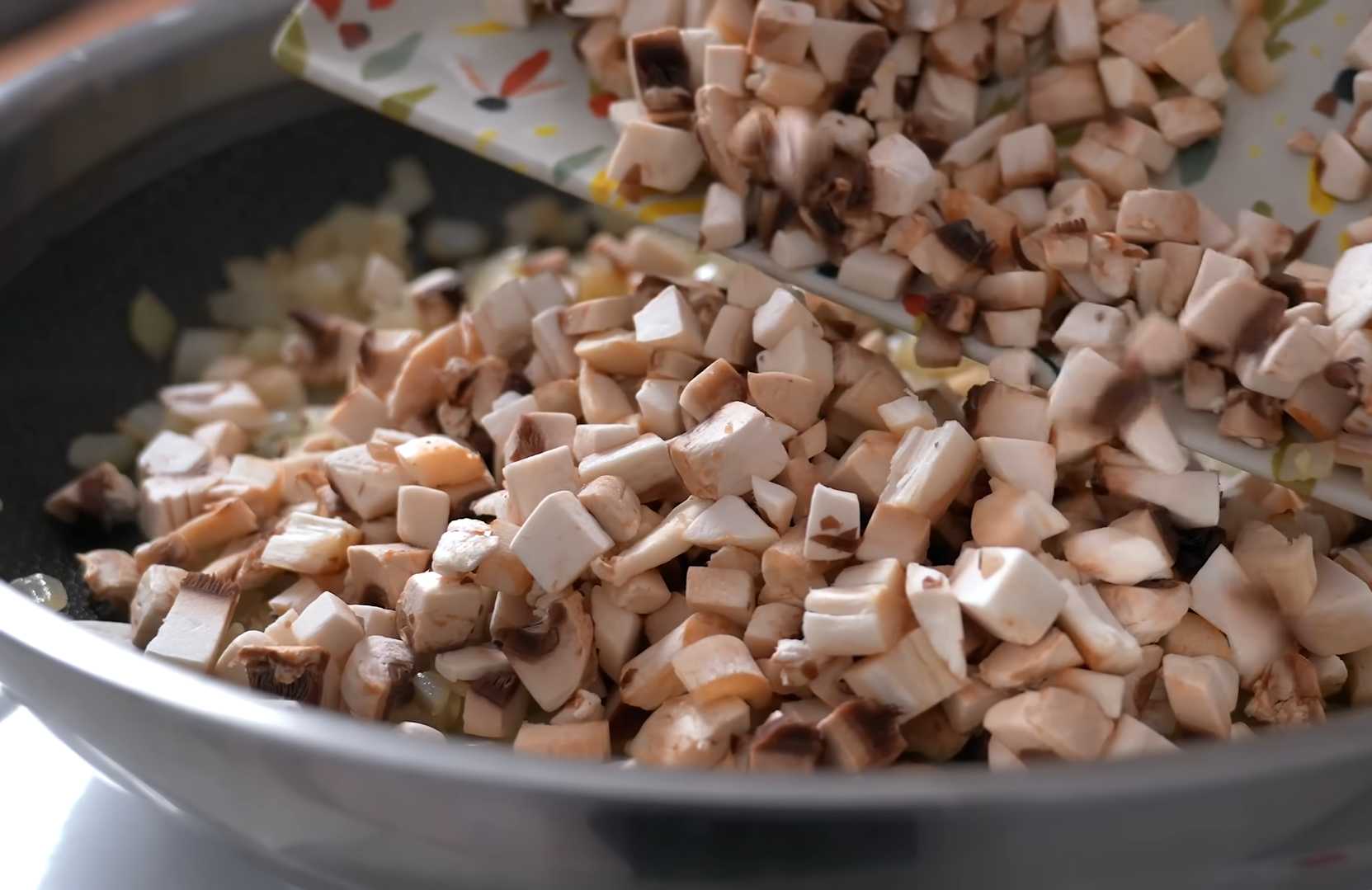 Курник из блинов с курицей и грибами-Шаг 2