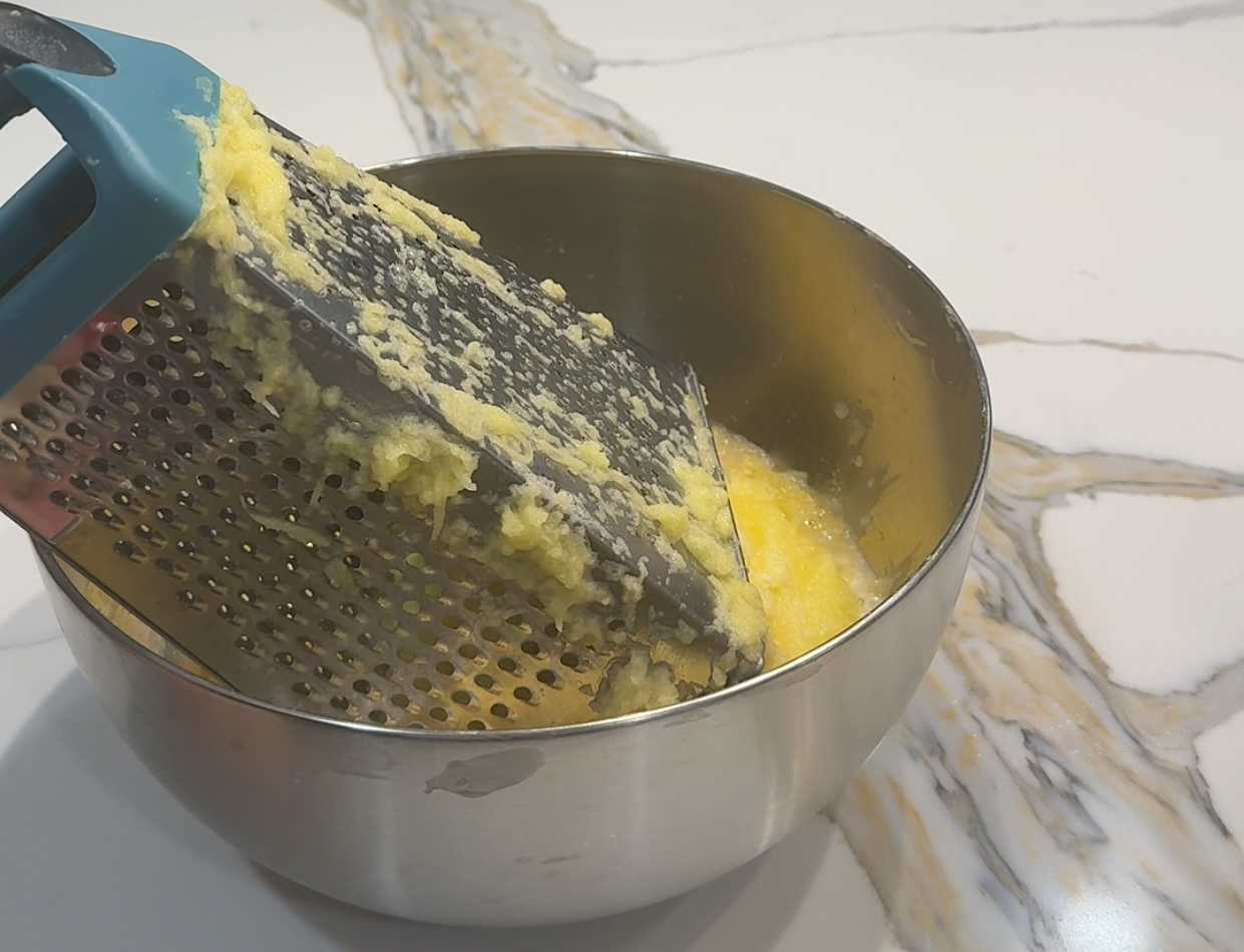 Картофельные оладьи со сметаной без муки-Шаг 2