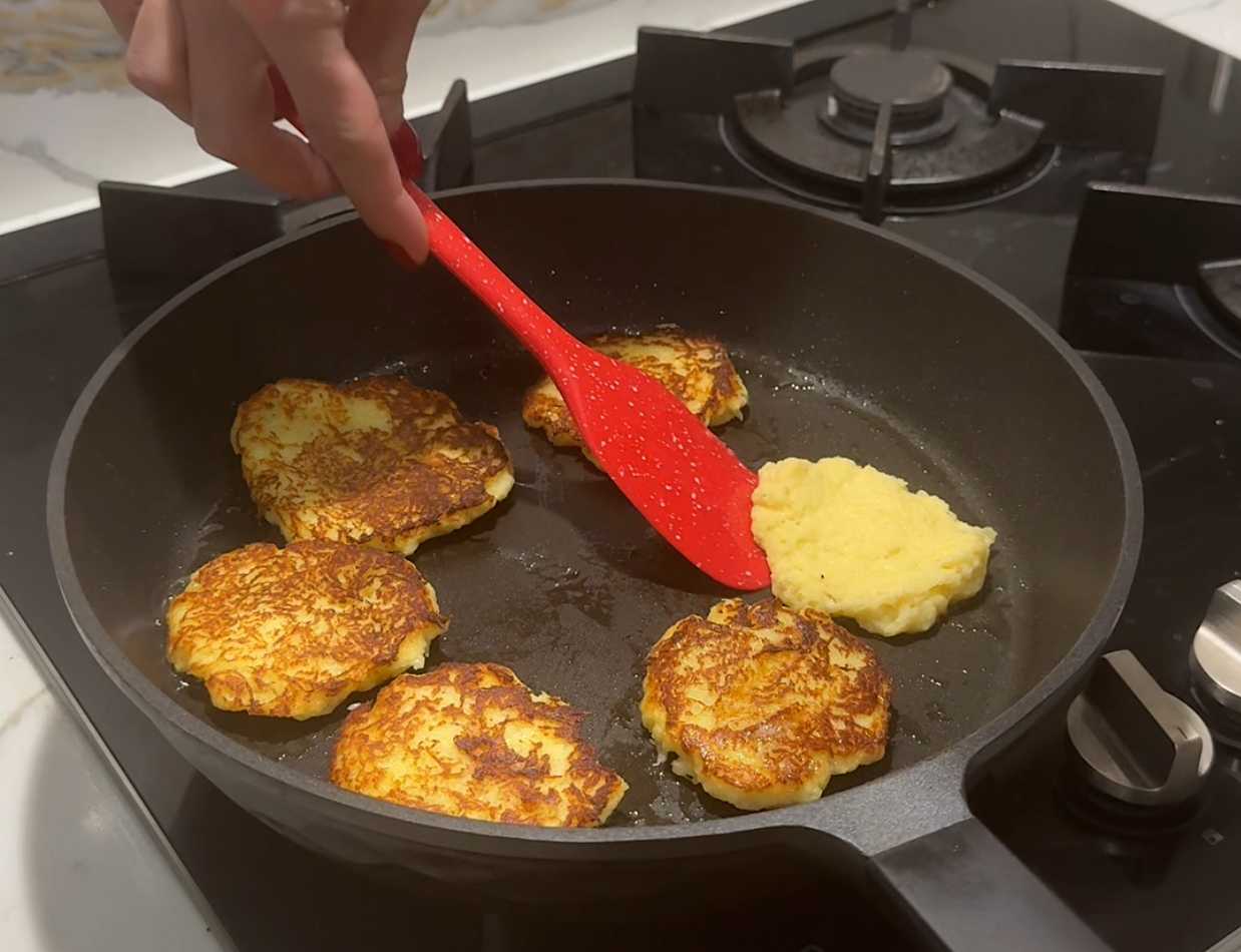 Картофельные оладьи со сметаной без муки-Шаг 10