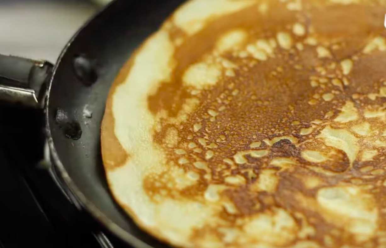 Заварные блины на сметане-Шаг 13