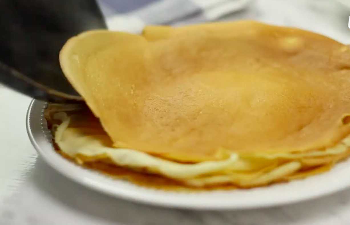 Заварные блины на сметане-Шаг 15