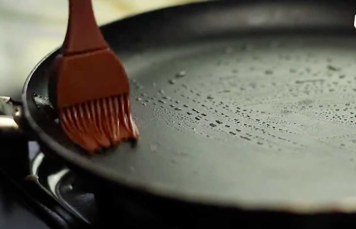 Заварные блины на сметане-Шаг 10