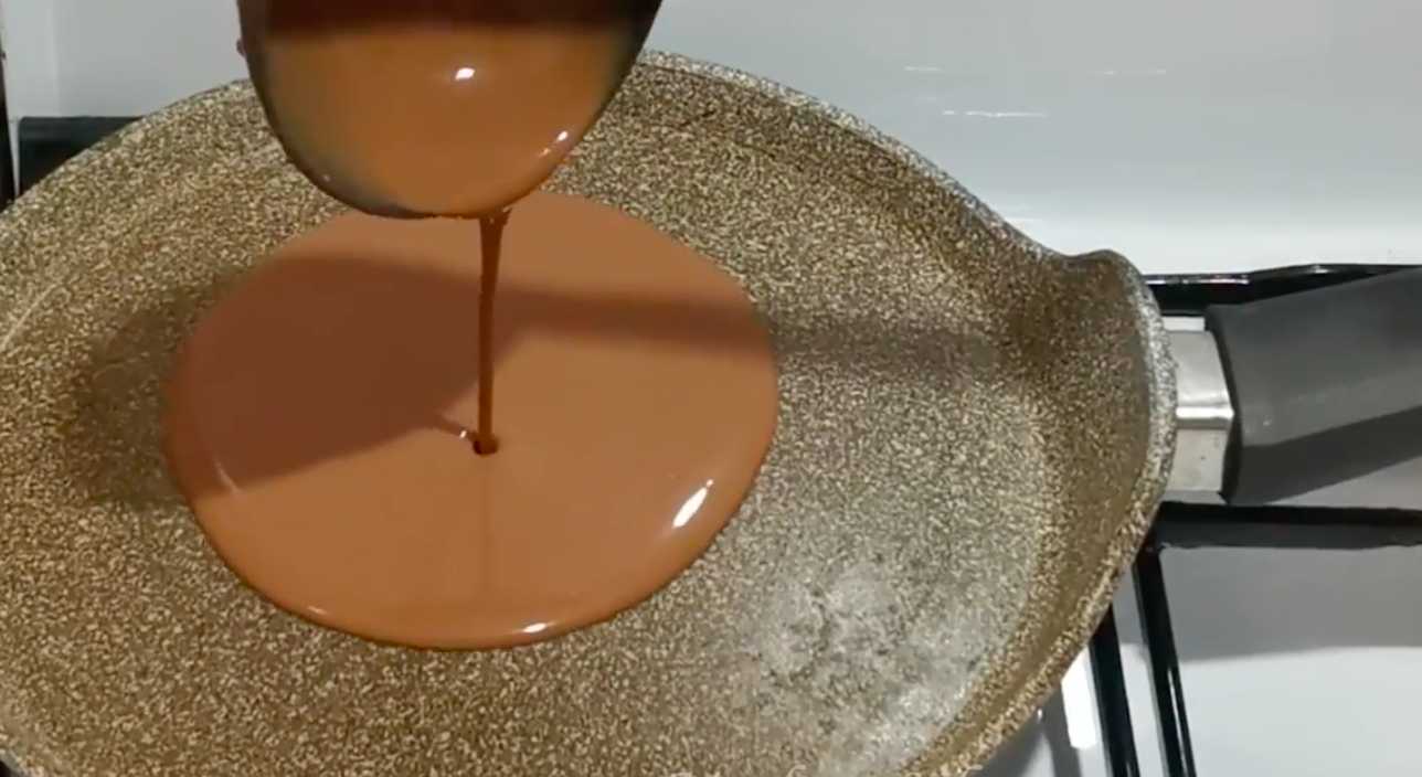 Шоколадные блины на молоке-Шаг 7