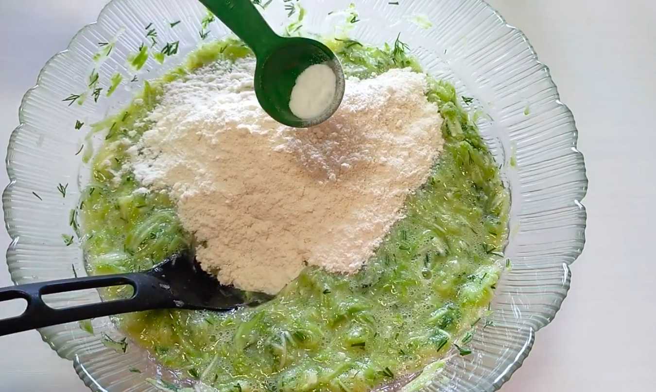 Блины из кабачков на сковороде-Шаг 4