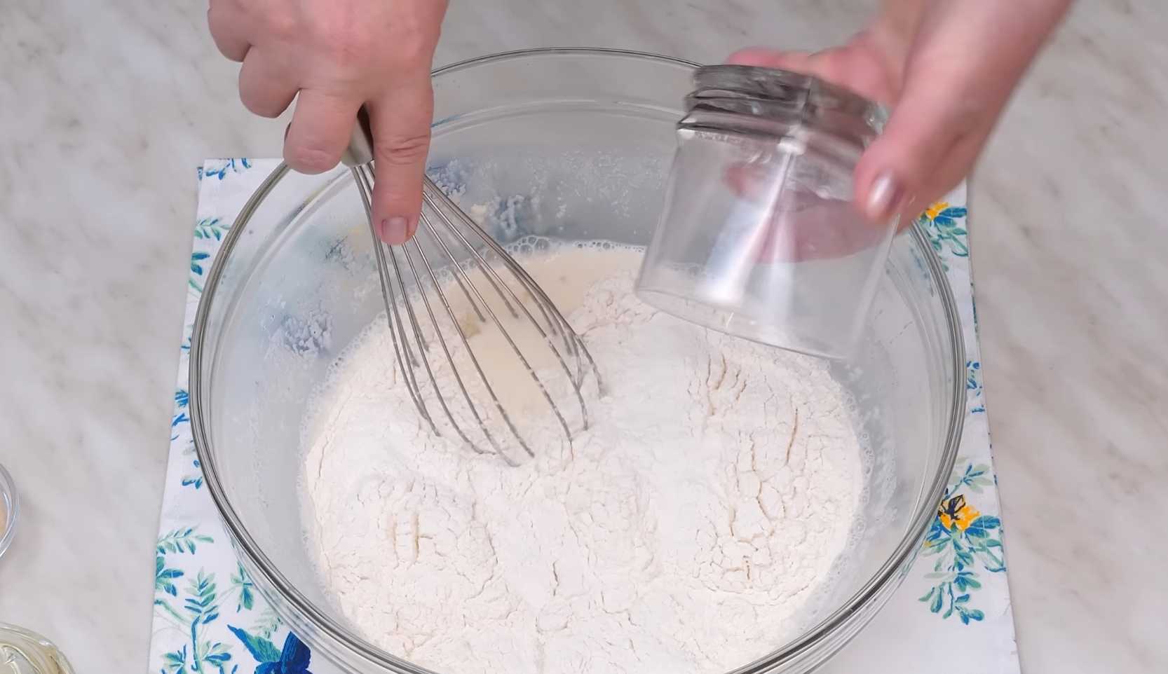 Дрожжевые блины на манке и молоке-Шаг 6