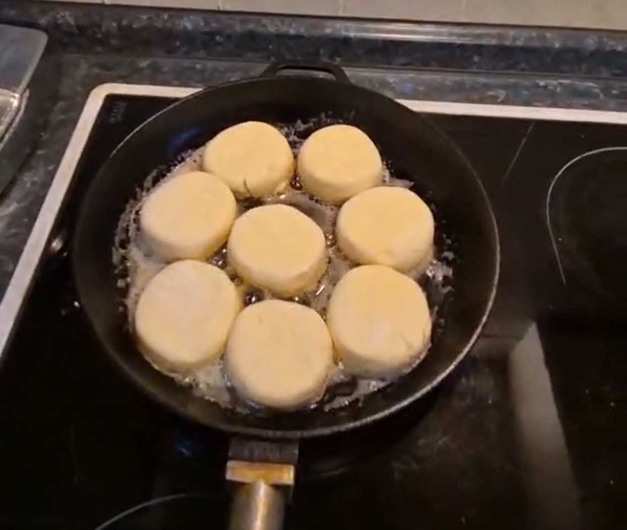 Сырники с мёдом-Шаг 9