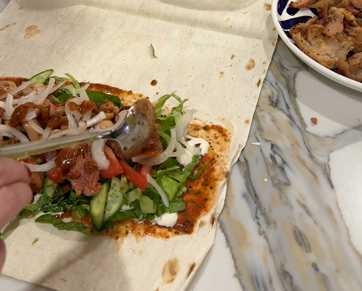 Шаверма из лаваша с курицей и овощами-Шаг 9