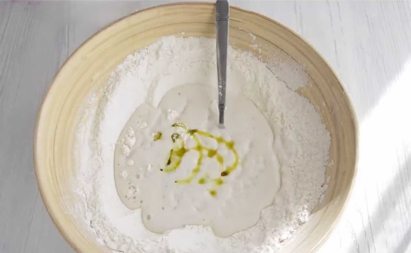 Классическая итальянская пицца с пепперони и моцареллой-Шаг 3