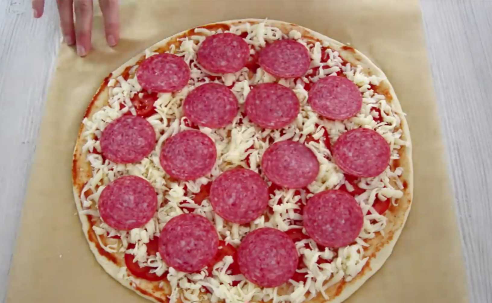 Классическая итальянская пицца с пепперони и моцареллой-Шаг 9