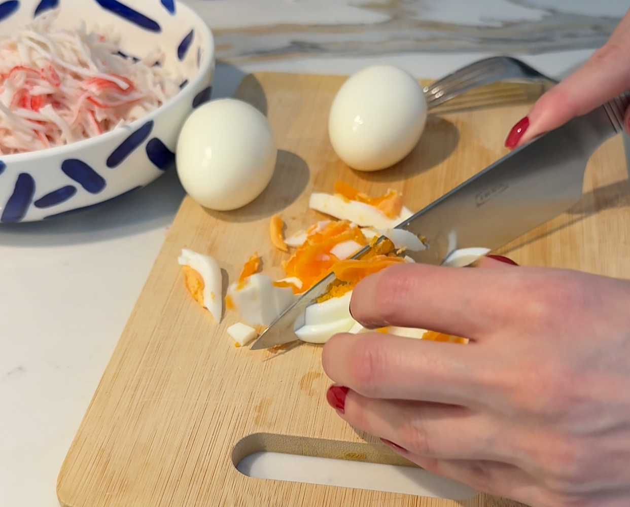 Крабовый ролл с яйцом и огурцом в лаваше-Шаг 3