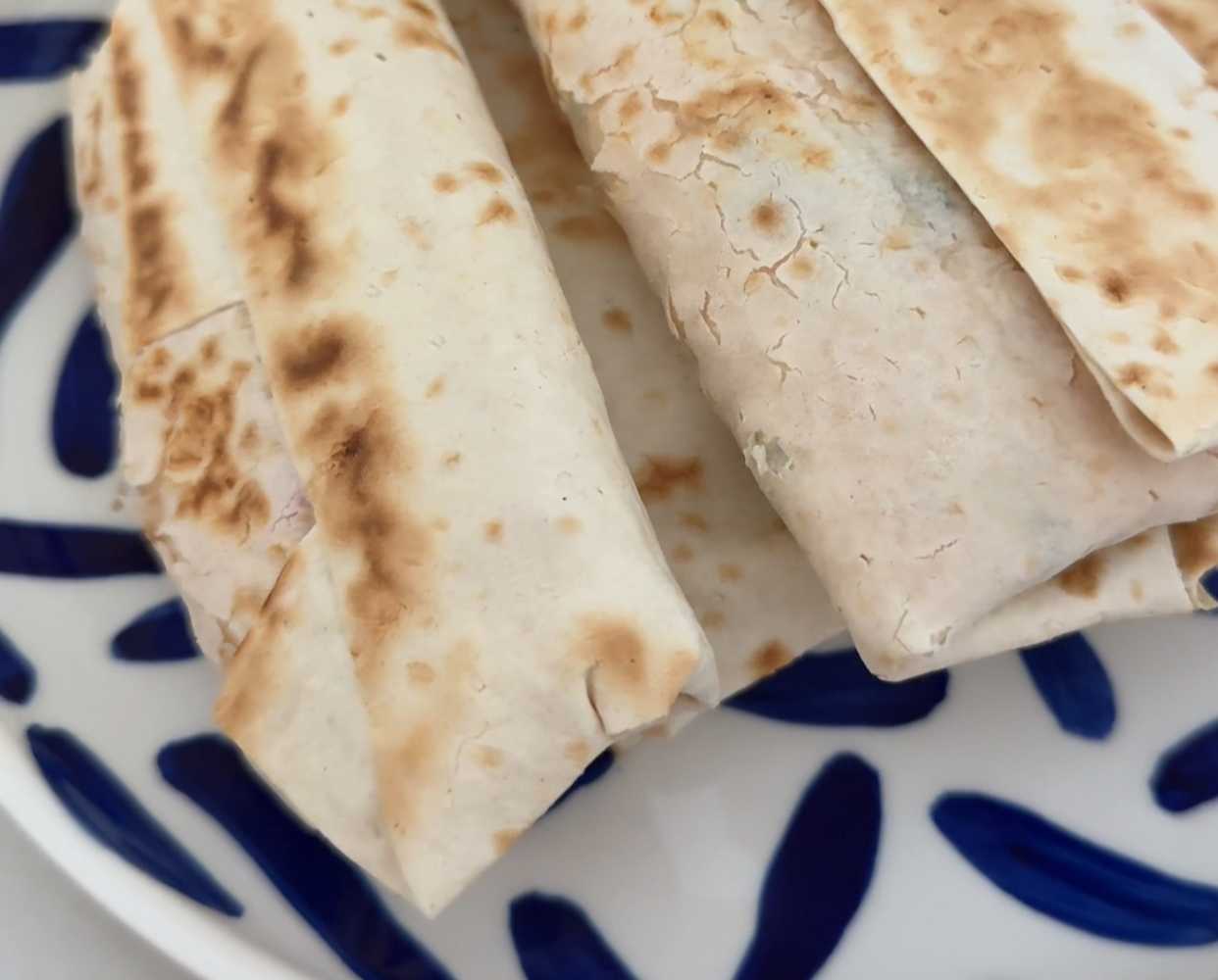 Крабовый ролл с яйцом и огурцом в лаваше-Шаг 9