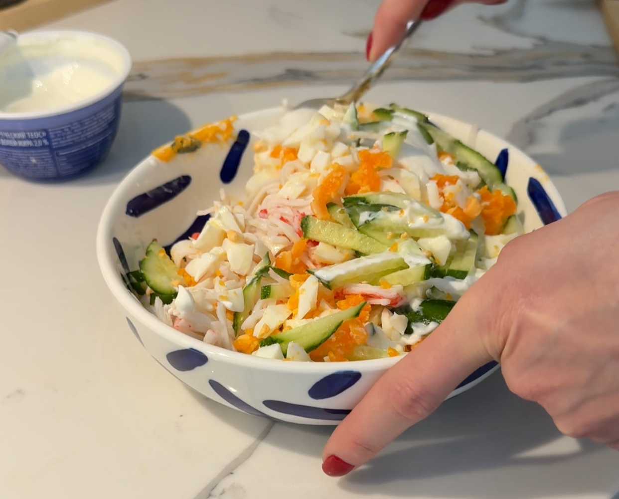 Крабовый ролл с яйцом и огурцом в лаваше-Шаг 5