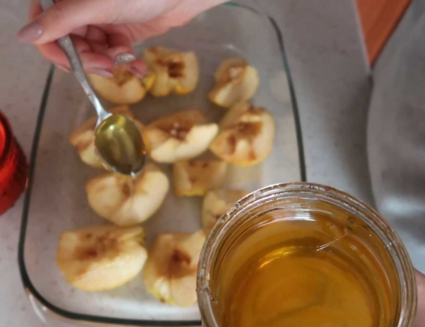 Запеченная айва с медом, корицей и гвоздикой-Шаг 3