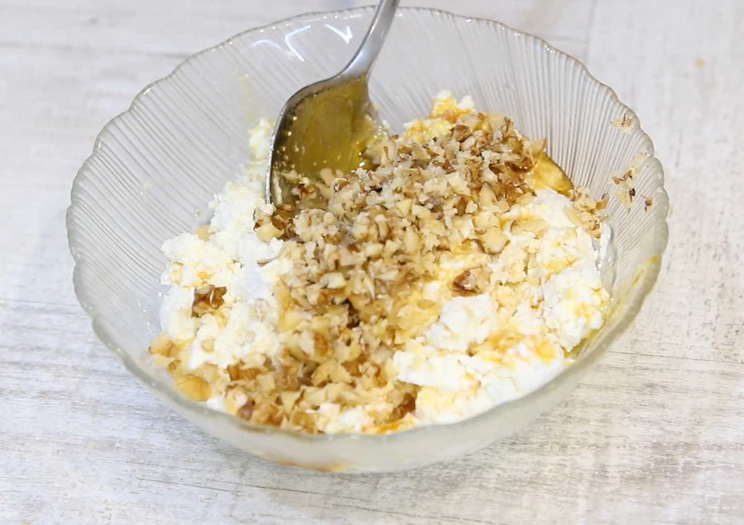 Запеченные яблоки с творогом и корицей-Шаг 3