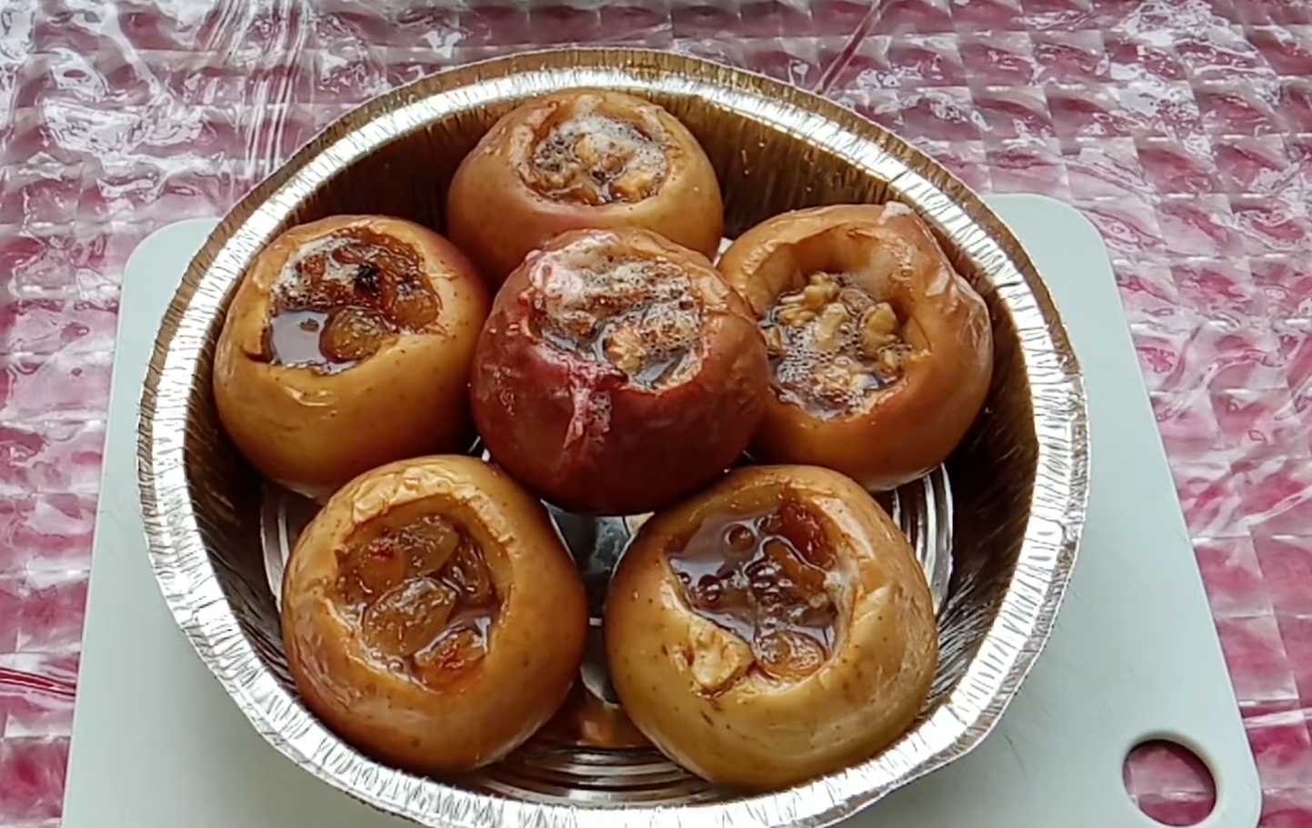 Запеченные яблоки с медом и орехами-Шаг 6