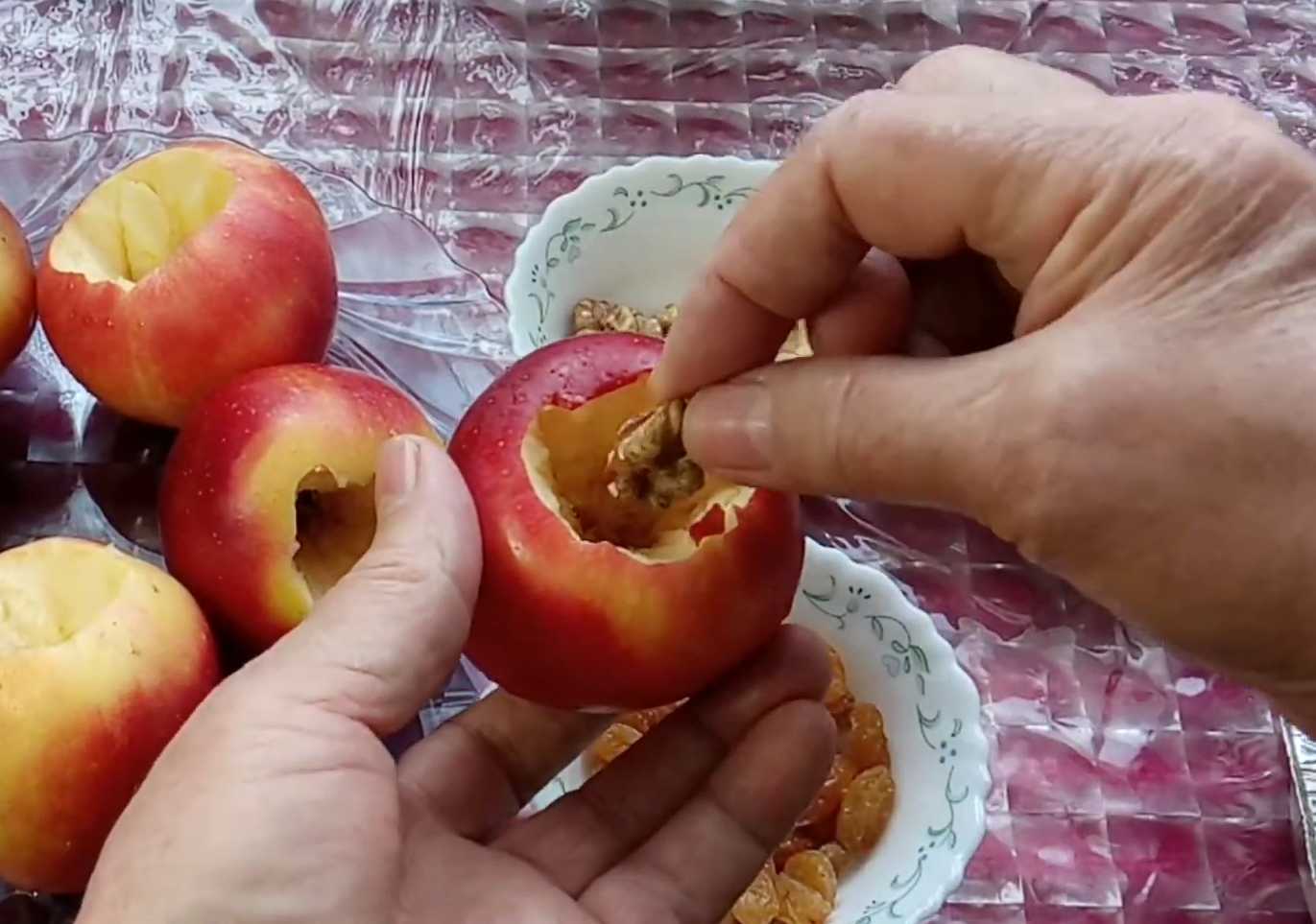 Запеченные яблоки с медом и орехами-Шаг 2