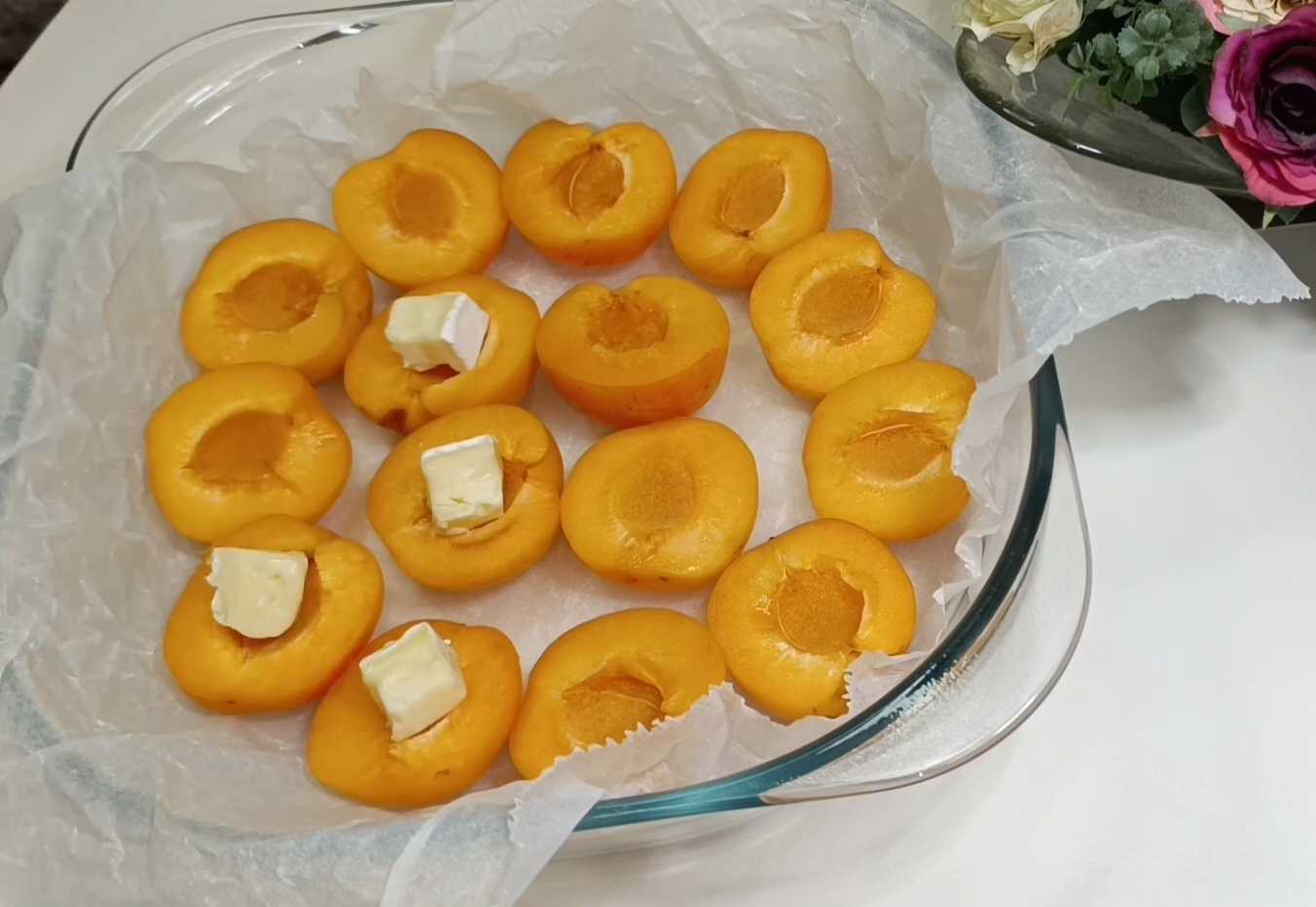 Запеченные абрикосы с сыром и орехами-Шаг 5