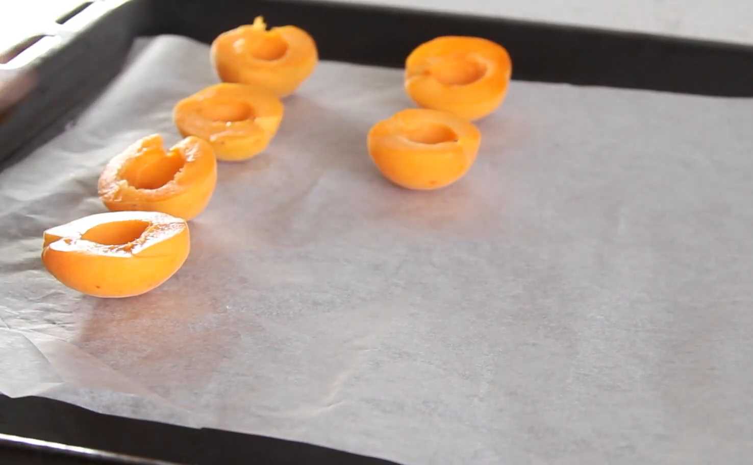 Запеченные абрикосы с медом и орехами-Шаг 3