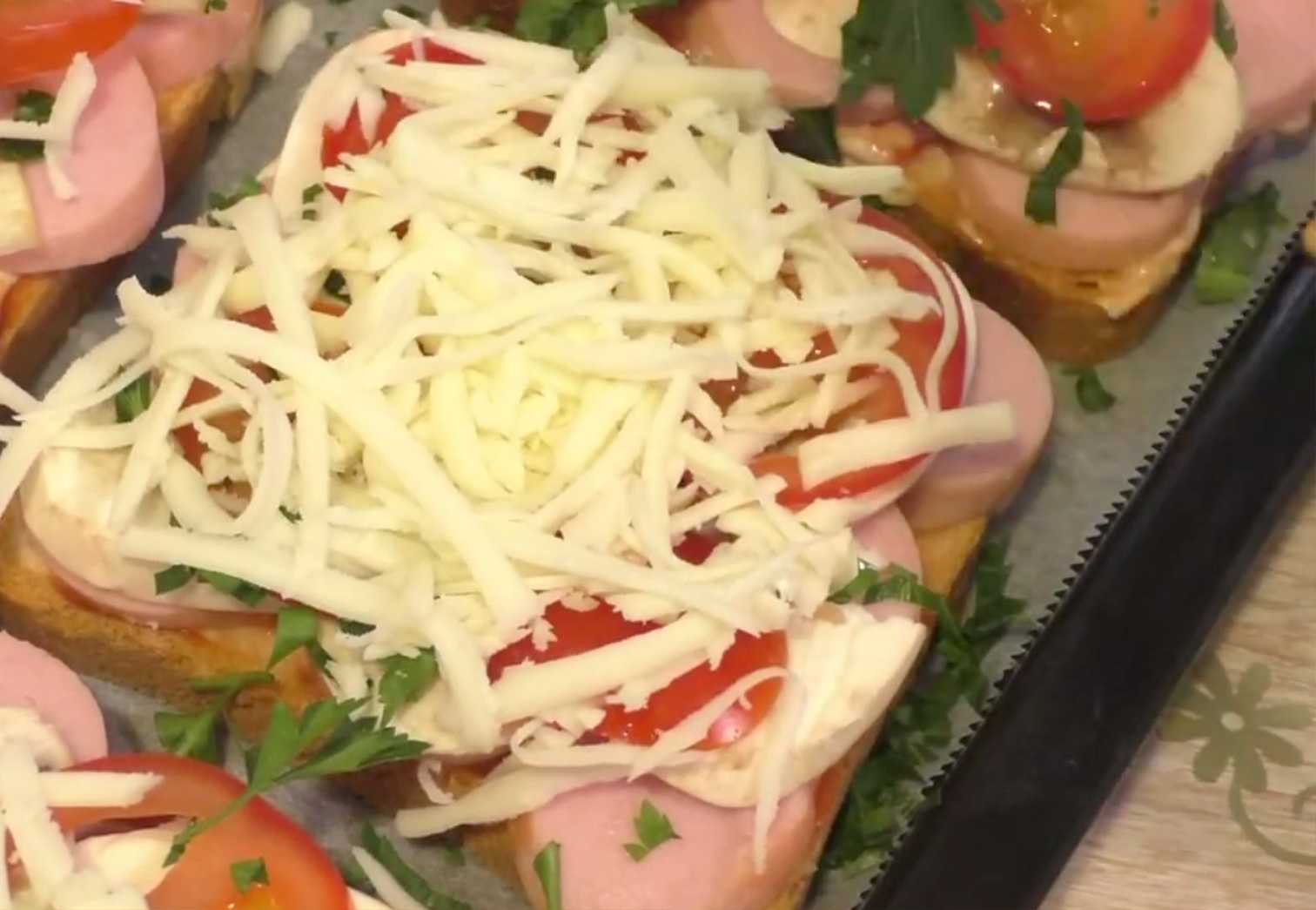 Пицца на тостовом хлебе в духовке-Шаг 8