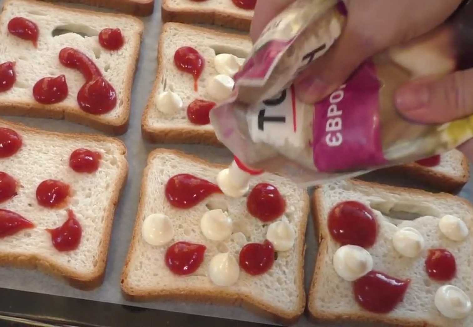 Пицца на тостовом хлебе в духовке-Шаг 2