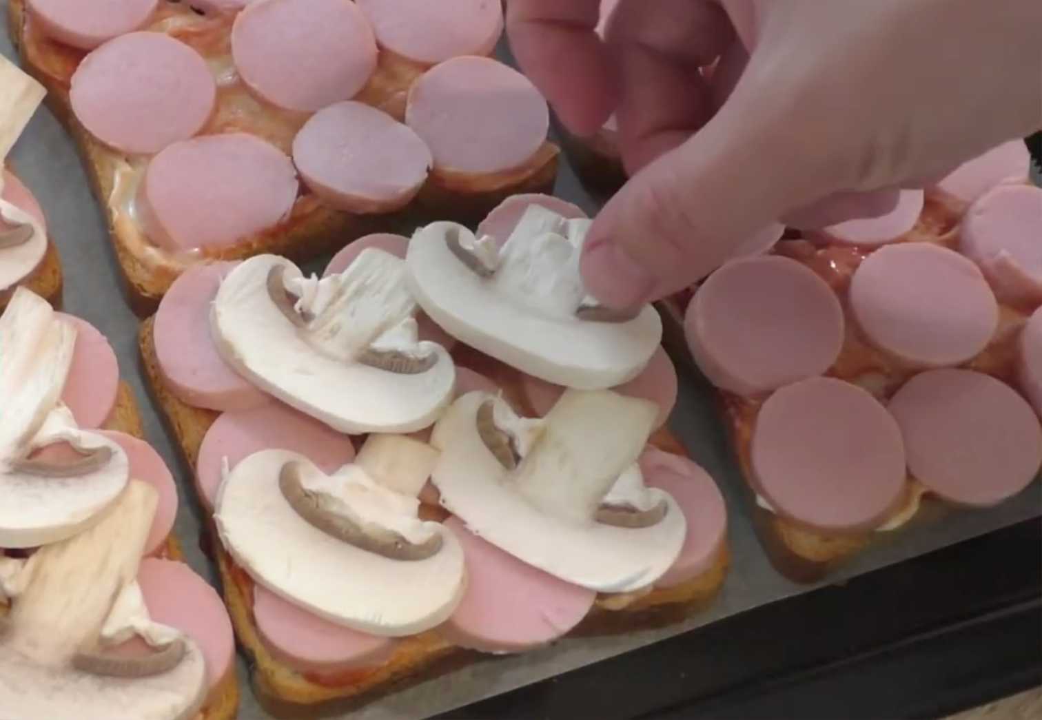 Пицца на тостовом хлебе в духовке-Шаг 5