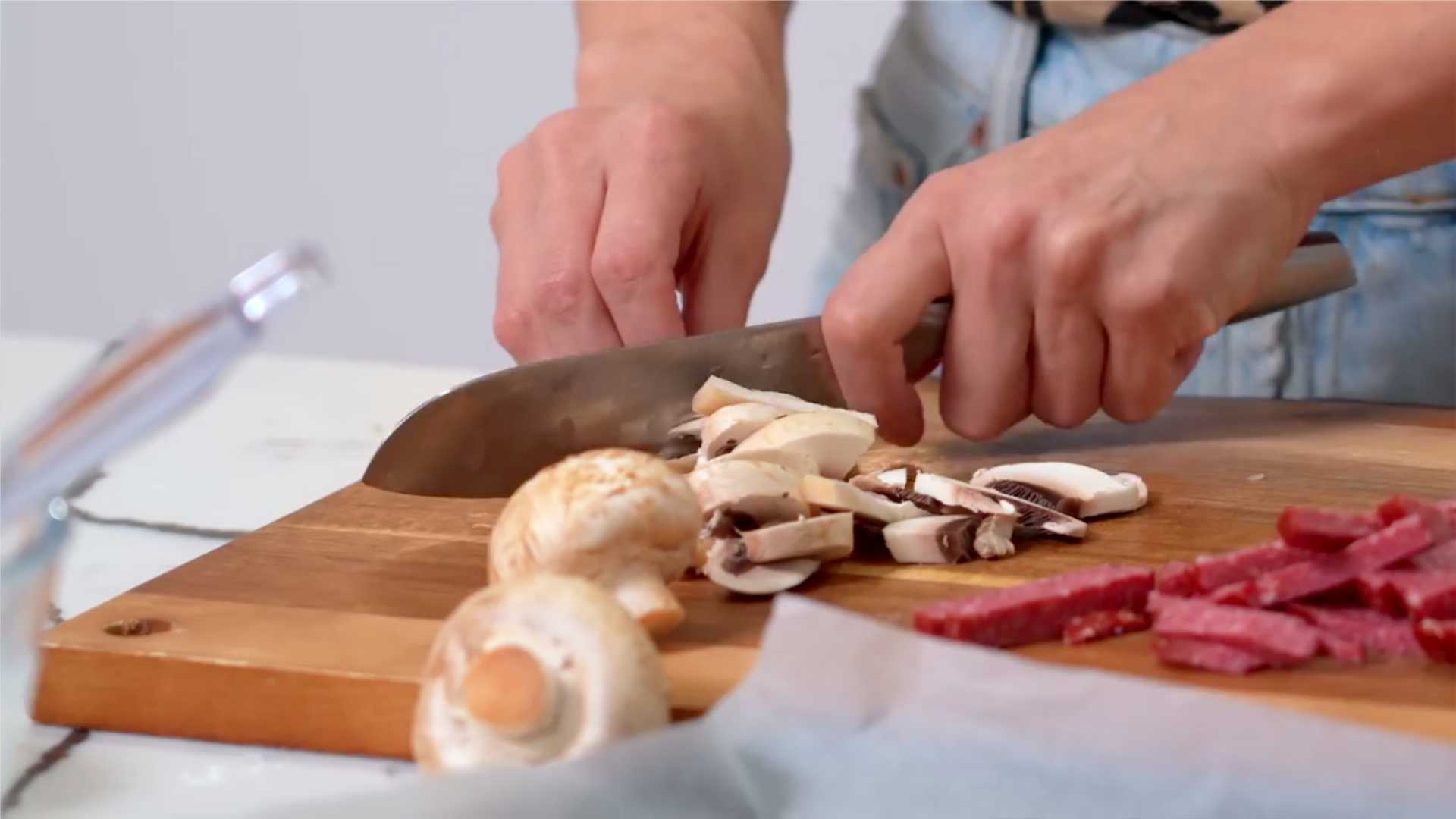 Пицца на жидком тесте с колбасой-Шаг 6