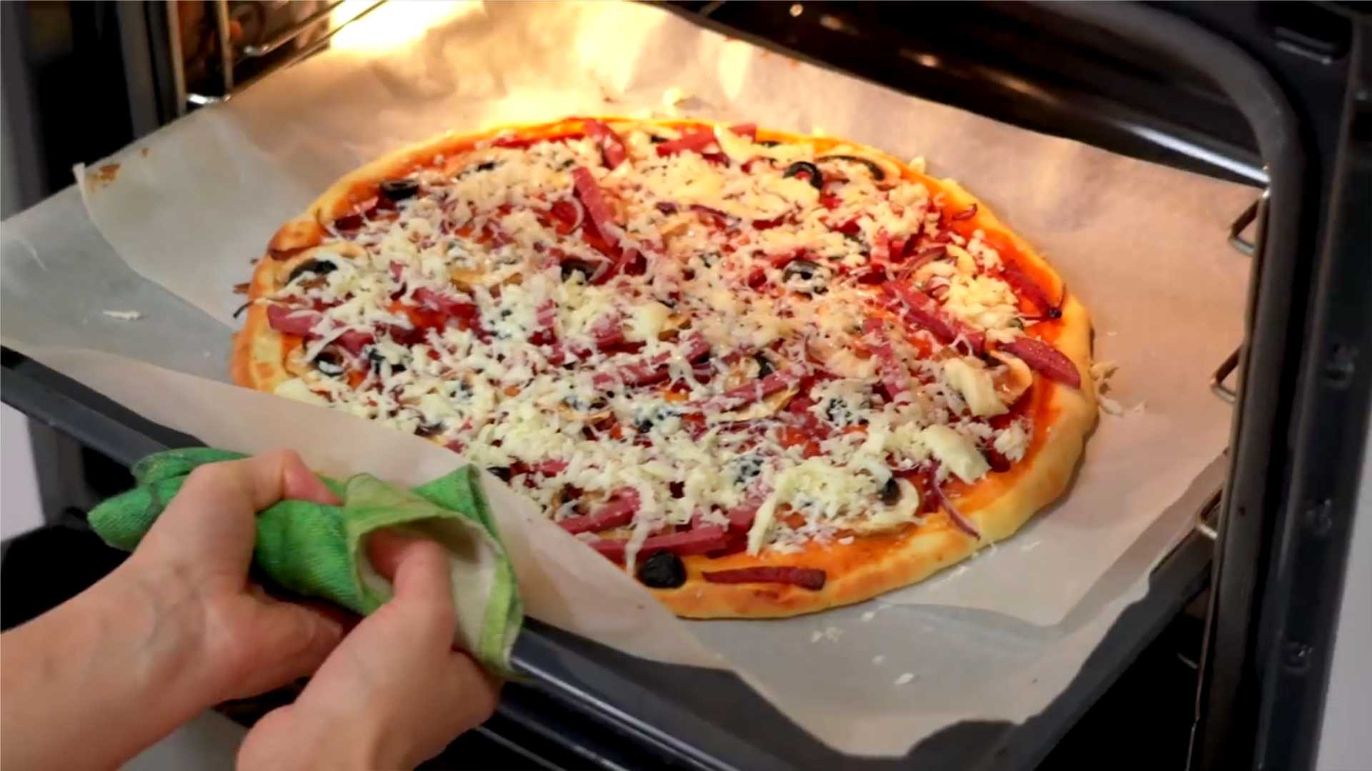 Пицца на жидком тесте с колбасой-Шаг 14