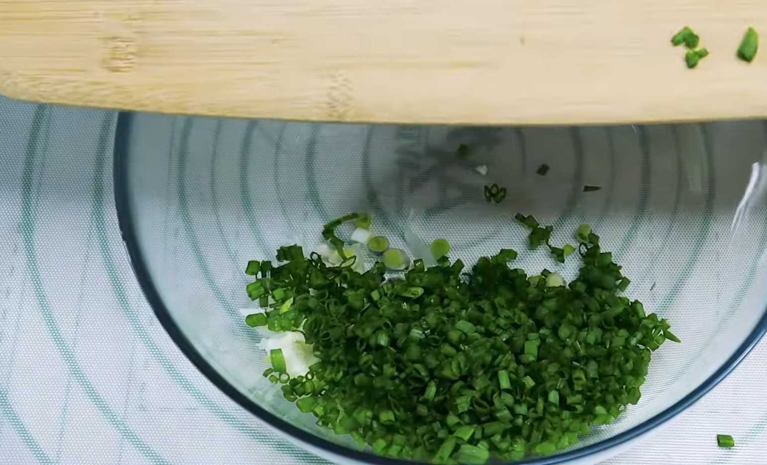 Блины с яйцом и зеленым луком-Шаг 13