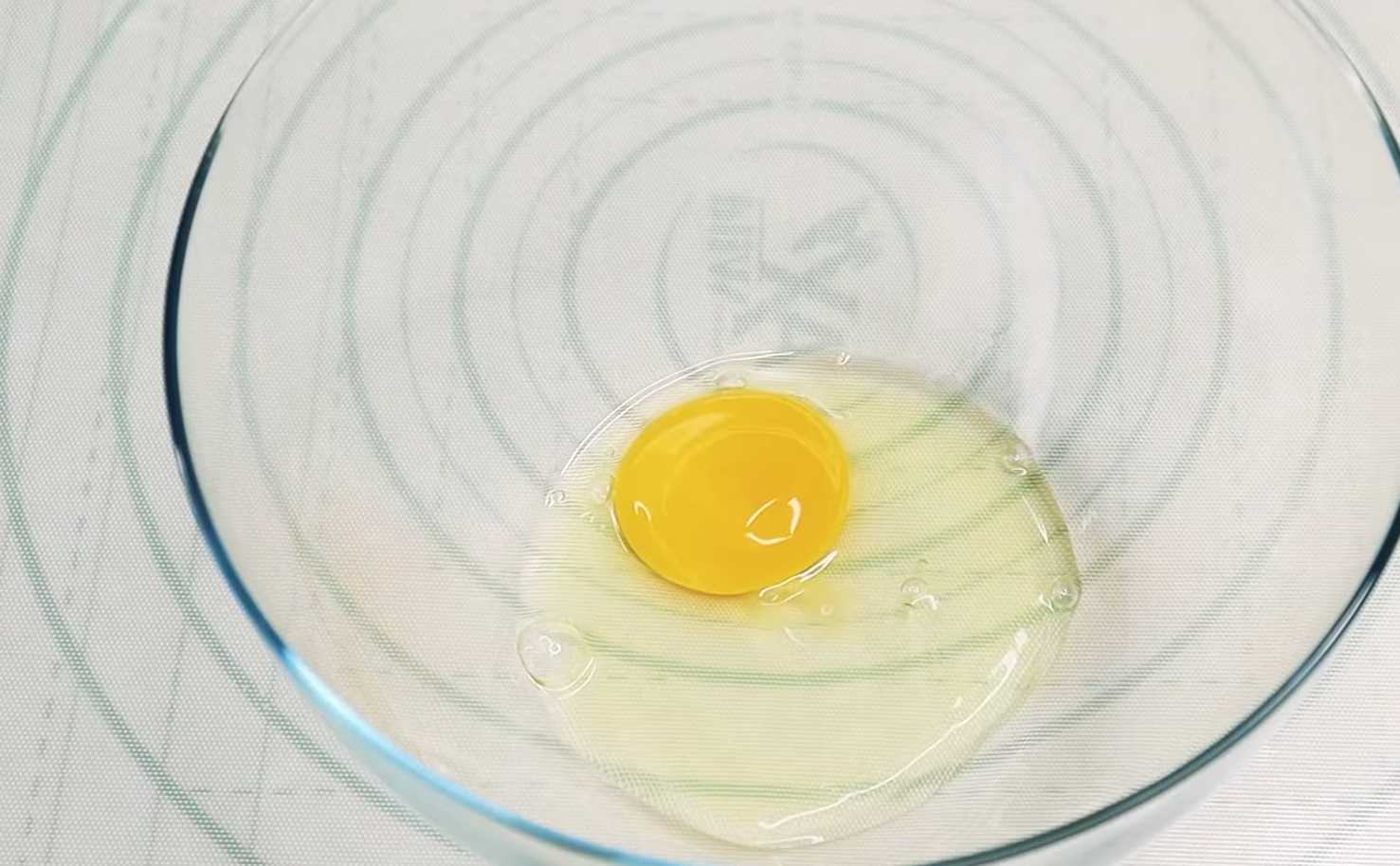 Блины с яйцом и зеленым луком-Шаг 1