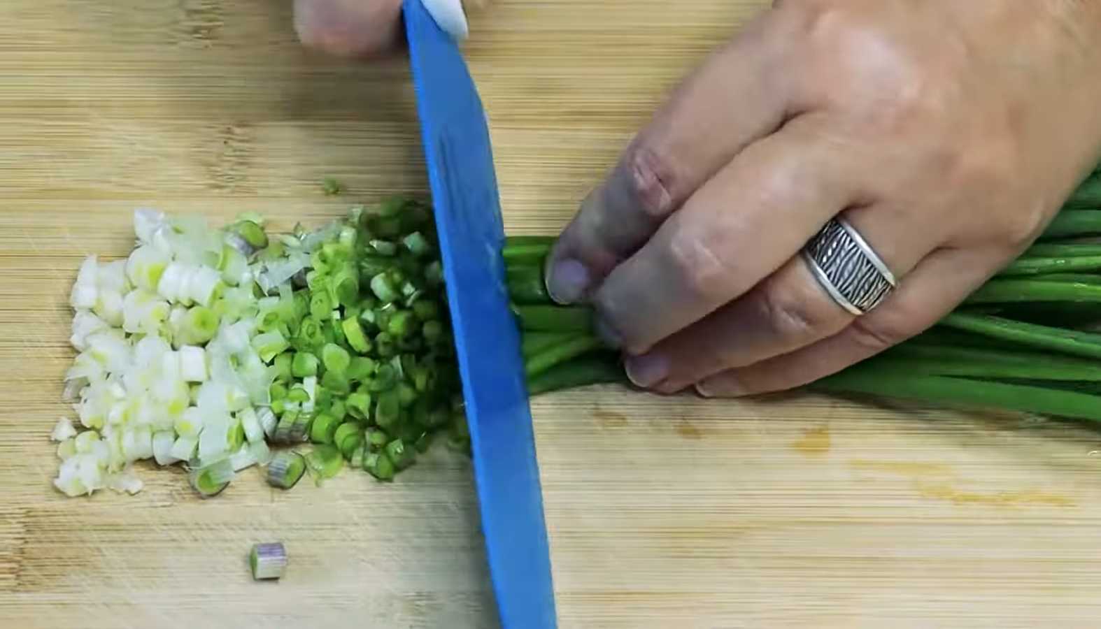 Блины с яйцом и зеленым луком-Шаг 12