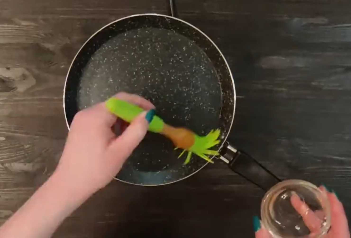 Блины с лососем, творожным сыром и огурцом-Шаг 4