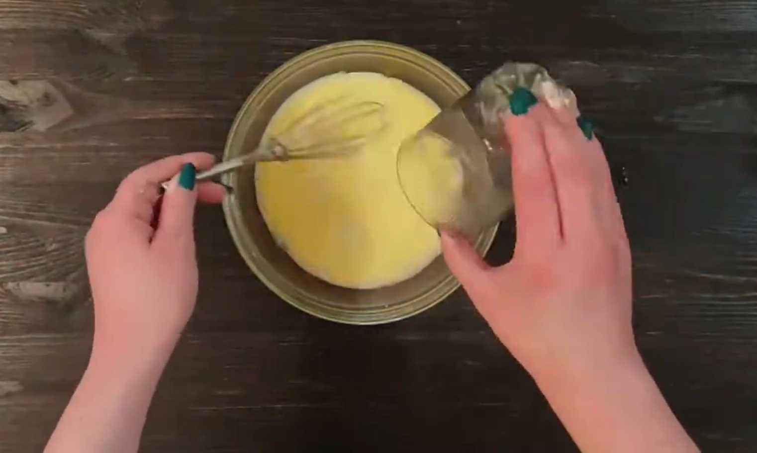 Блины с лососем, творожным сыром и огурцом-Шаг 2