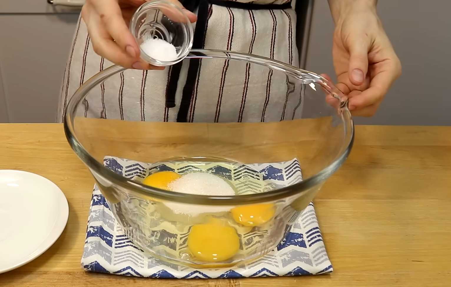 Блины на сухих дрожжах и молоке-Шаг 1