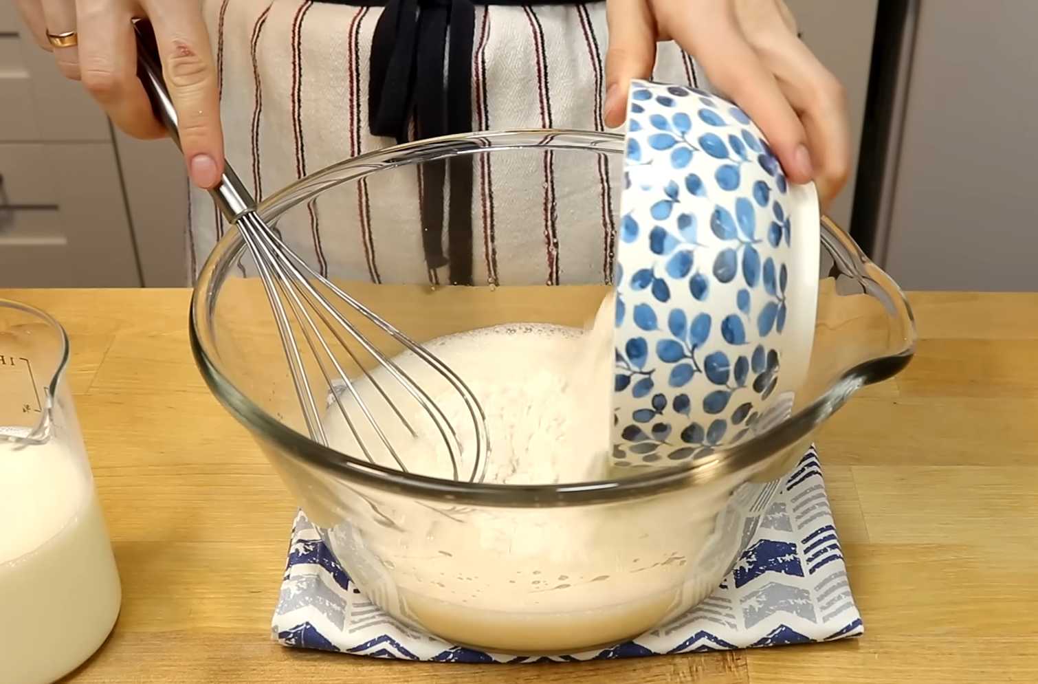 Блины на сухих дрожжах и молоке-Шаг 4