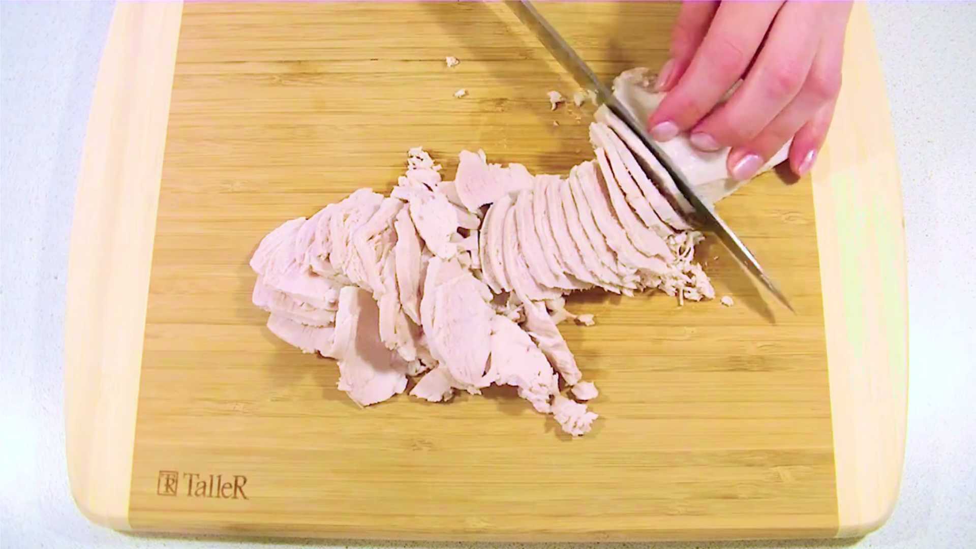 Пицца с ананасами и курицей-Шаг 7