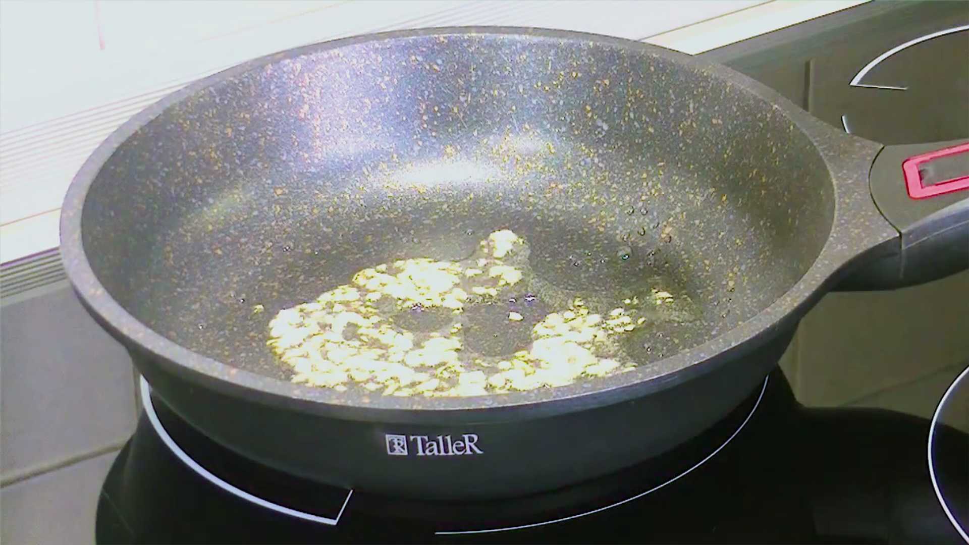 Пицца с ананасами и курицей-Шаг 5