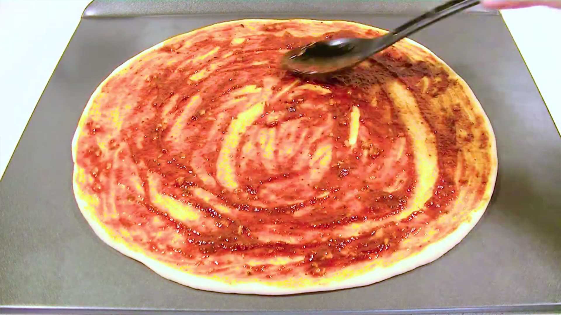 Пицца с ананасами и курицей-Шаг 10