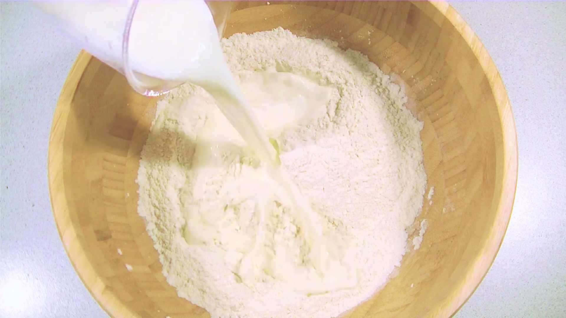 Пицца с ананасами и курицей-Шаг 2