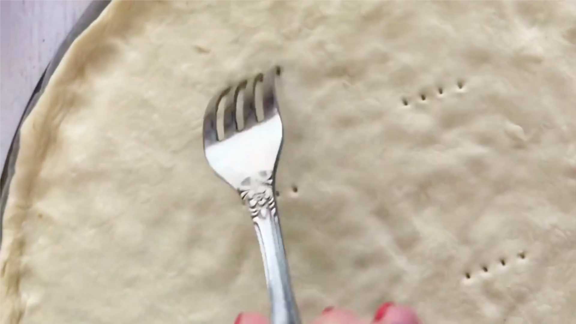 Пицца на слоёном тесте с грибами и томатами-Шаг 3