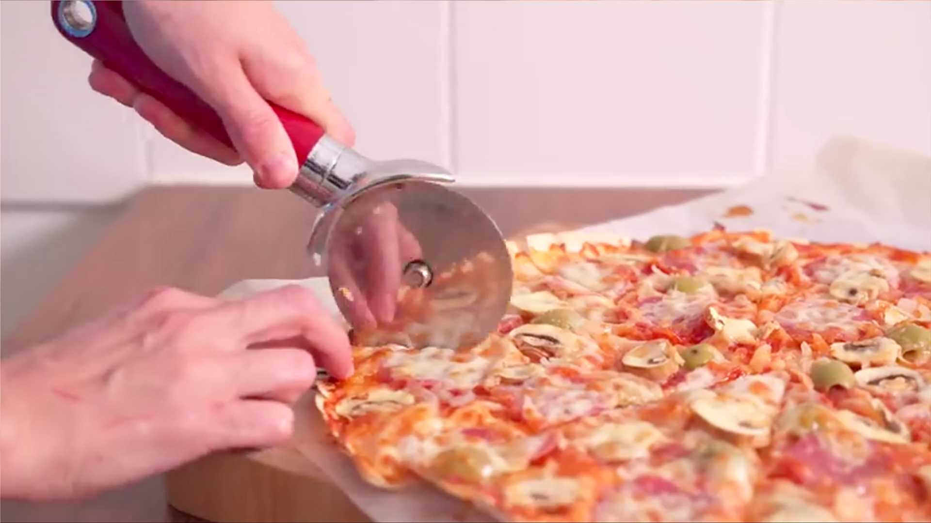 Пицца из лаваша с колбасой-Шаг 12