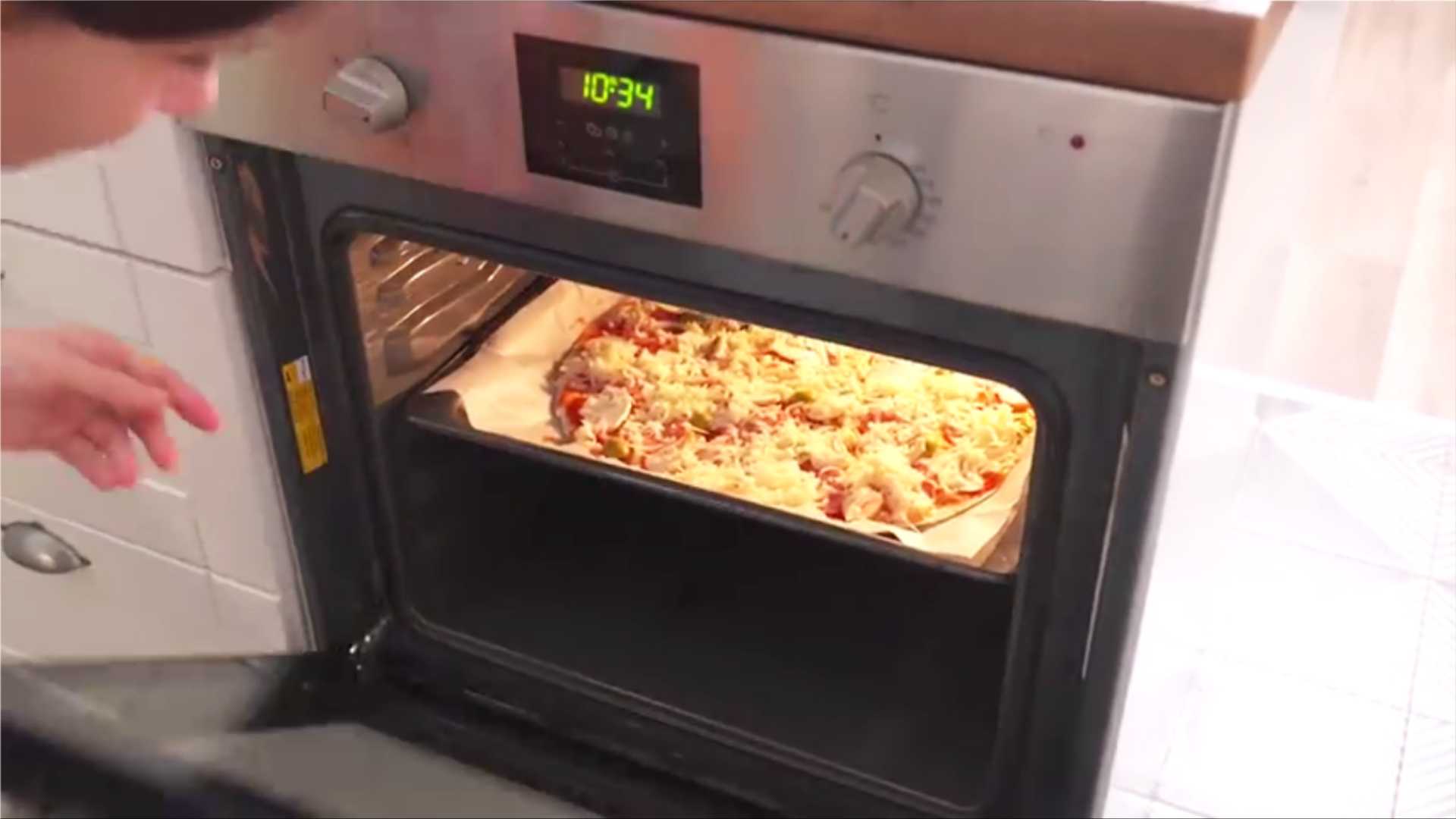 Пицца из лаваша с колбасой-Шаг 10