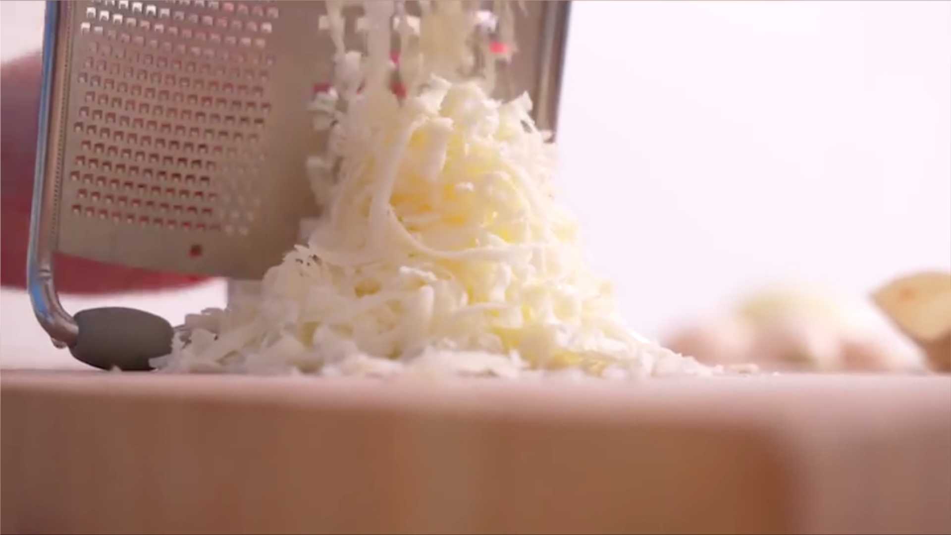 Пицца из лаваша с колбасой-Шаг 1