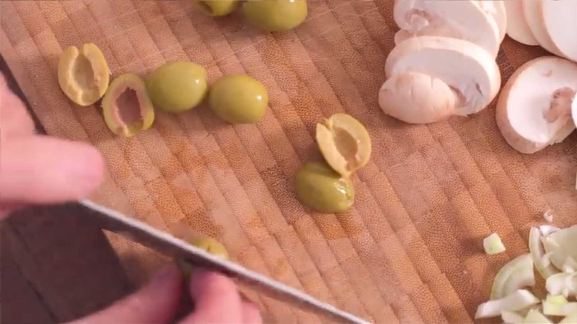 Пицца из лаваша с колбасой-Шаг 6