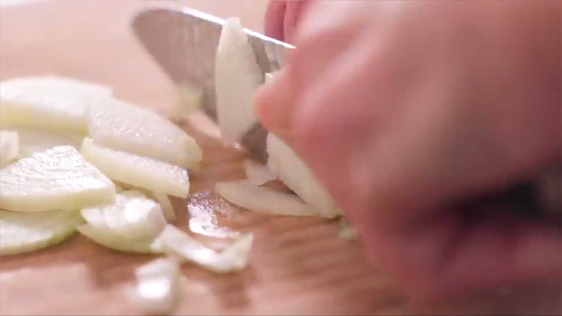 Пицца из лаваша с колбасой-Шаг 4