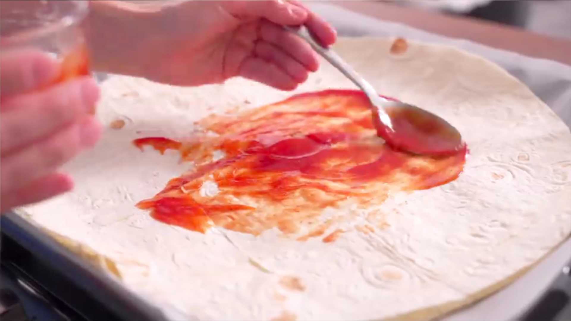 Пицца из лаваша с колбасой-Шаг 7