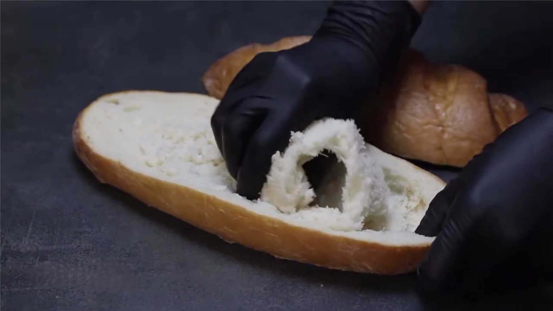 Мини пицца на батоне в духовке-Шаг 4