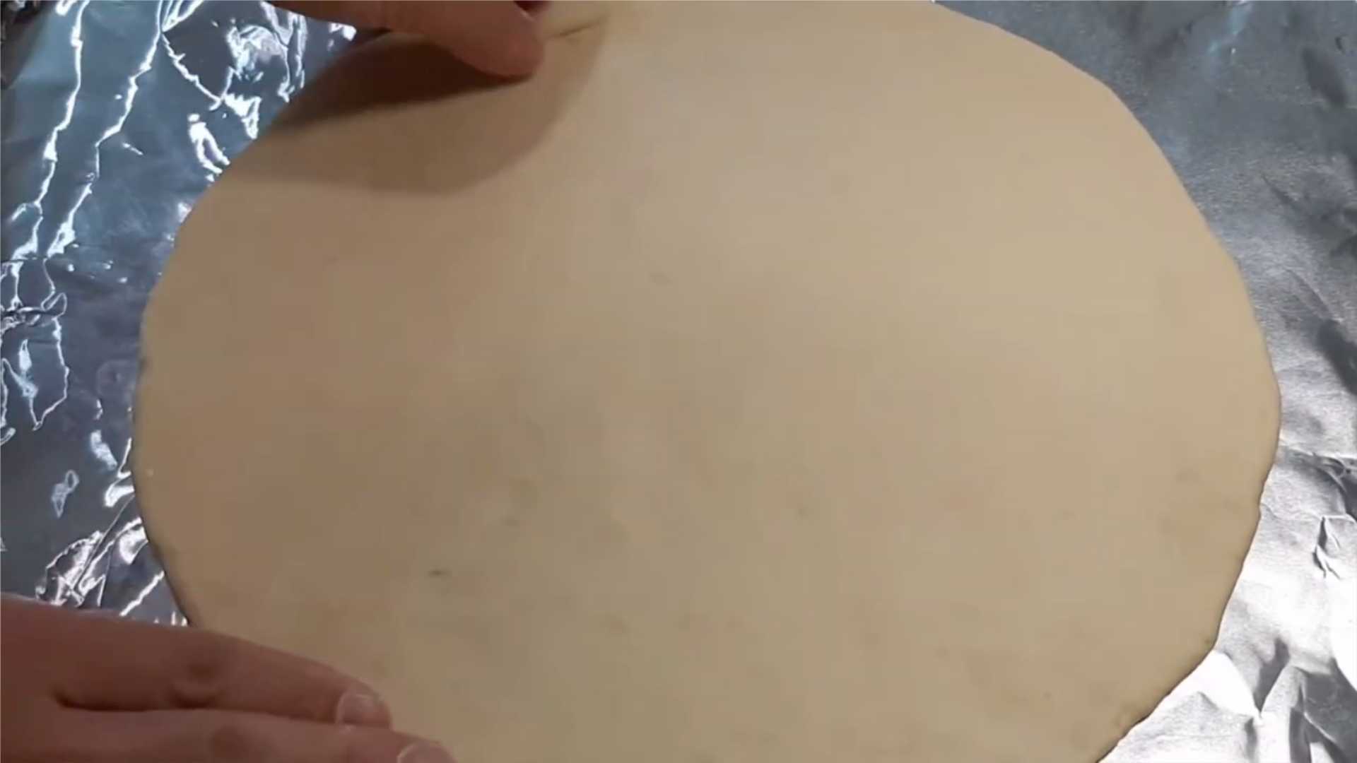 Домашняя пицца с колбасой и сыром в духовке-Шаг 9