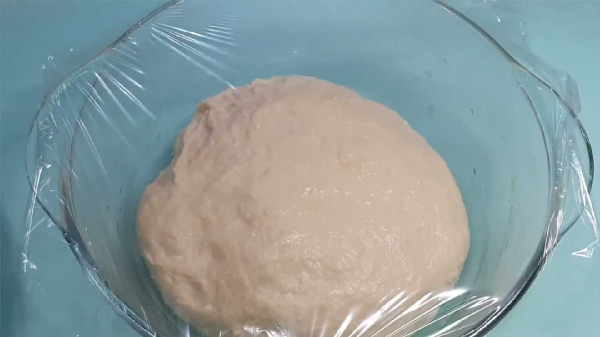 Домашняя пицца с колбасой и сыром в духовке-Шаг 5