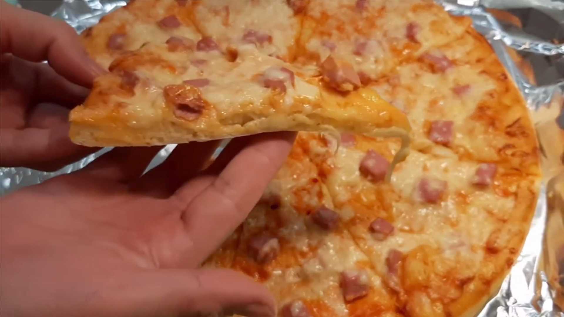 Домашняя пицца с колбасой и сыром в духовке-Шаг 13